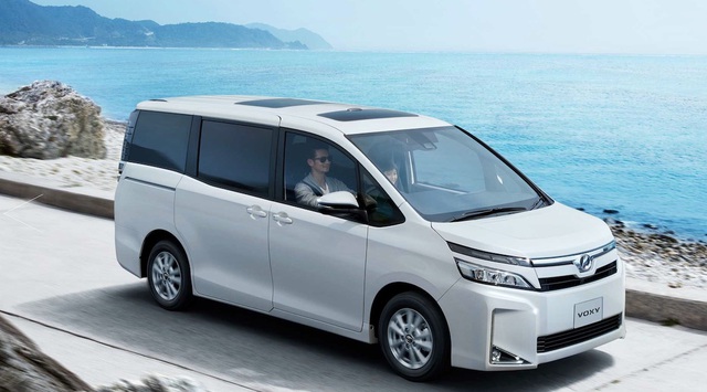 ヴォクシー 4WDの排気量と自動車税&重量税はいくら?【2019年版の税金計算】